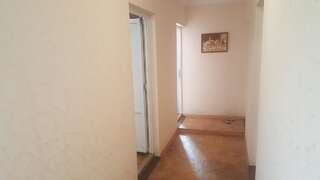 Гостевой дом Guest house on Sosnalieva 12 Гагра Трехместный номер с основными удобствами-3
